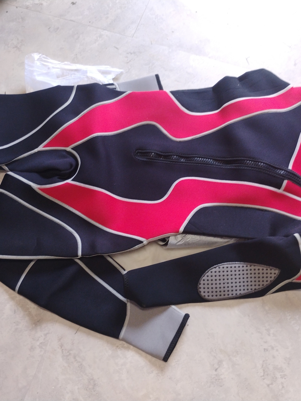 Aqua Polo Manta Ray wetsuit in Black and Red